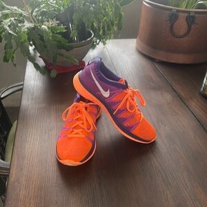 Nike Women’s Luner Flyknit Size 9